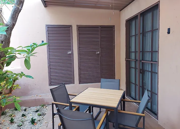 Casa Maria Dolores, Barrio San Sebastian